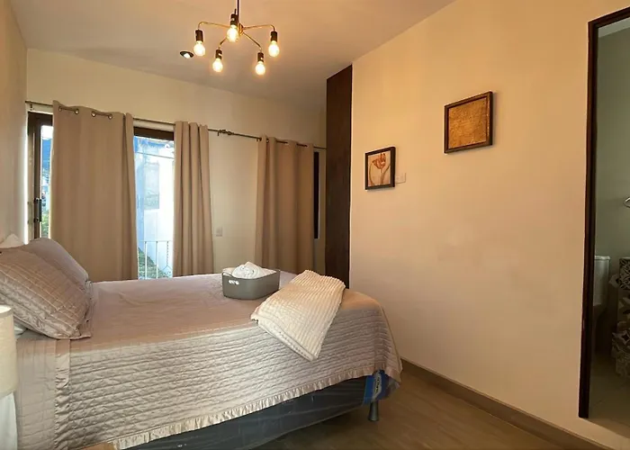 Habitacion Grande De Lujo En Antigua Guatemala